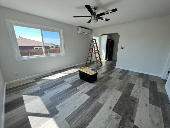 Building Photo - Fully renovated 4 bedroom 3 bathroom in National City!