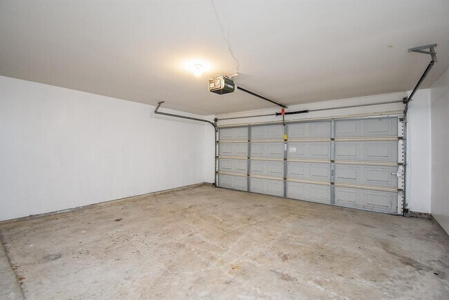 Building Photo - 6902 Manor Terrace Ln