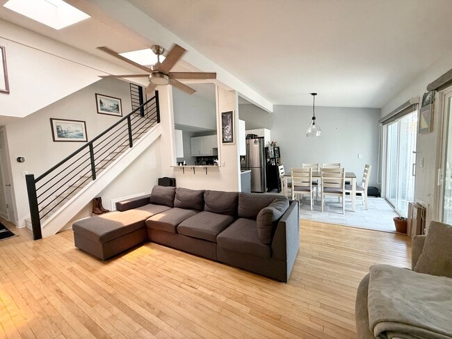 Building Photo - PET FRIENDLY - Charming 4-Bedroom Home in ...