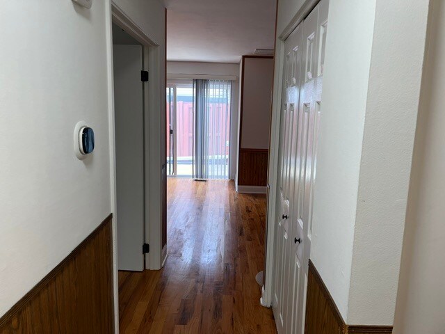 Building Photo - 1811 Jamestown Cir