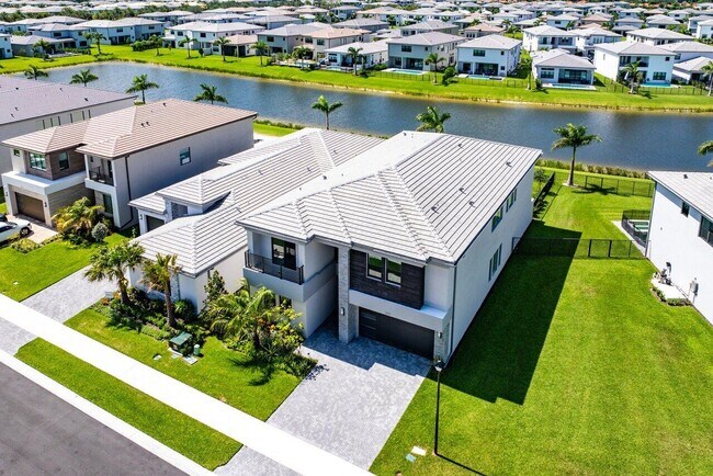 Building Photo - 8311 Essex Country Clb Dr