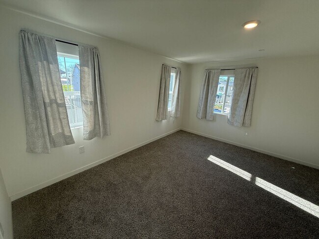 Building Photo - New Home in Gates Community