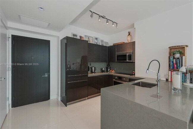 Building Photo - 1080 Brickell Ave