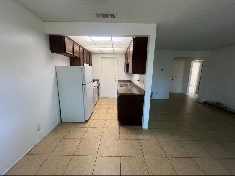 Large Kitchen - 1886 Calle Diablo