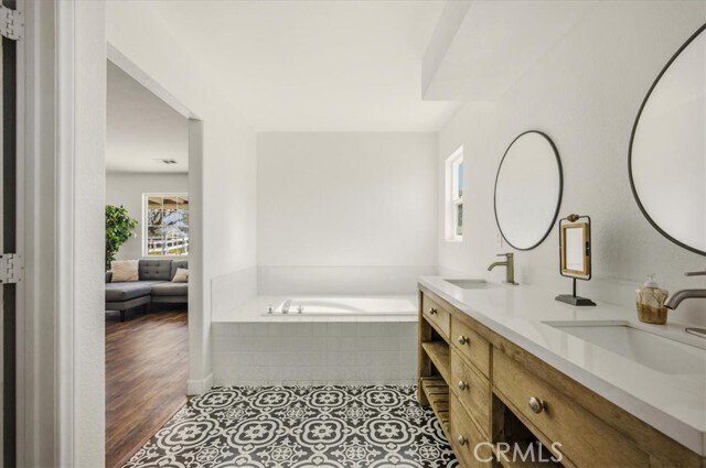 Building Photo - 8325 Beaver Ave