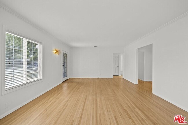 Building Photo - 923 W Orange Grove Ave