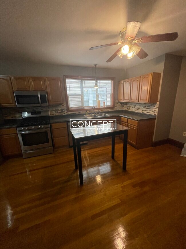 Building Photo - 8 Mill St