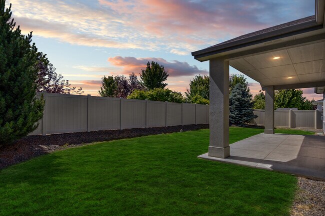 Building Photo - 9042 S La Pampa Way