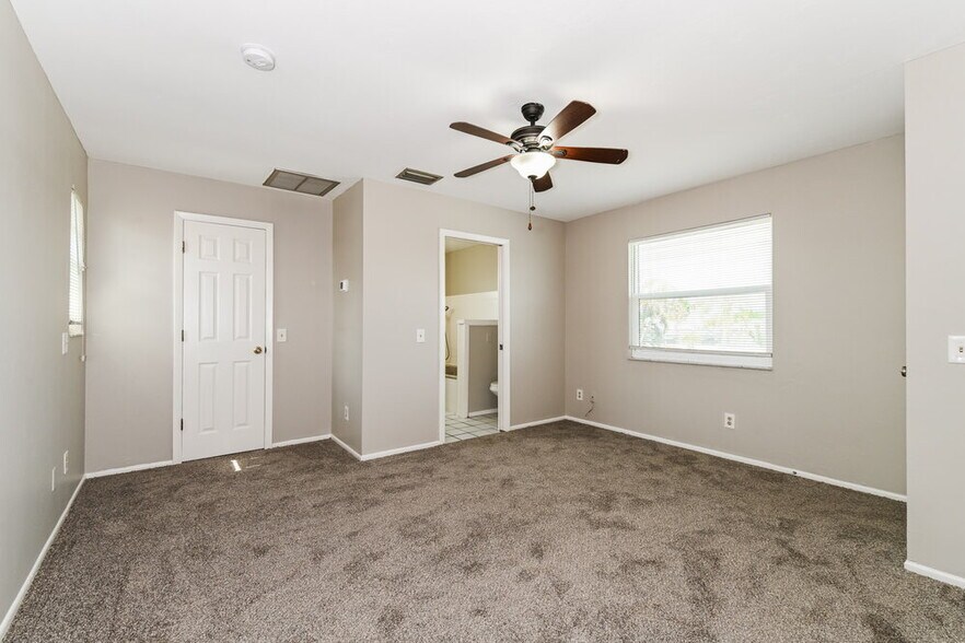 Building Photo - 3410 SE 11th Ave