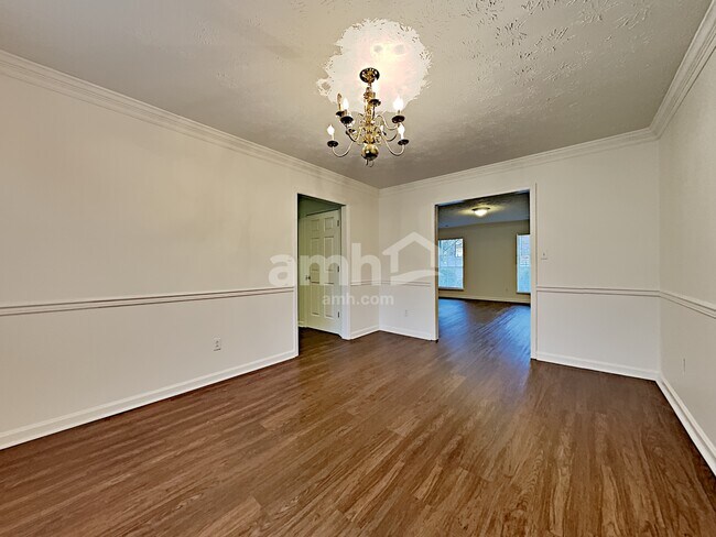 Building Photo - 815 Dowry Lane