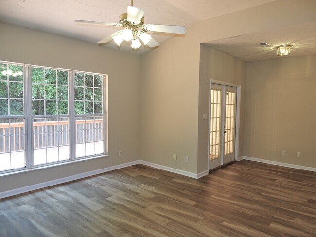 Building Photo - One Level Living! Updated 3BR / 2BA in Pri...