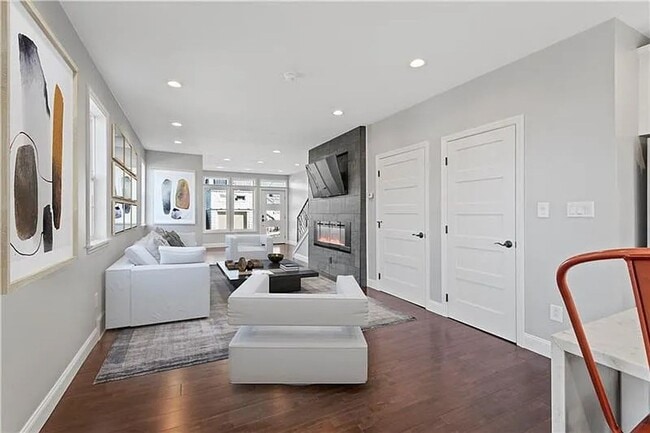 Building Photo - Bright 3-Bedroom Home in Mount Washington,...
