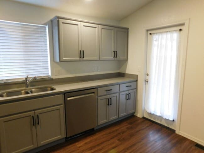 Building Photo - 3Bd/2Ba Single Story Home - For viewing beginning 4/27/2026!