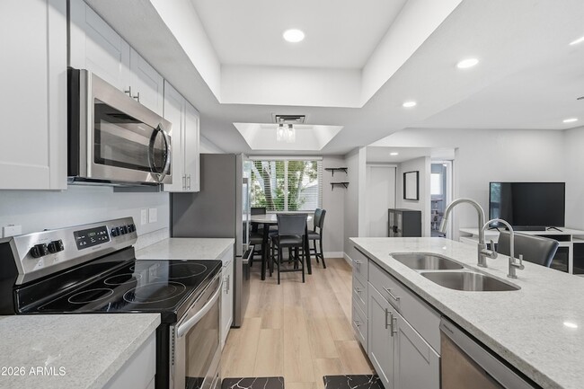 Building Photo - 520 N Stapley Dr