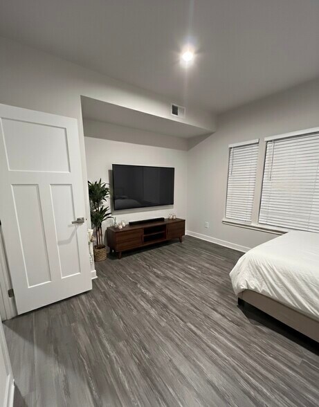 Building Photo - 342 Music Hall Way