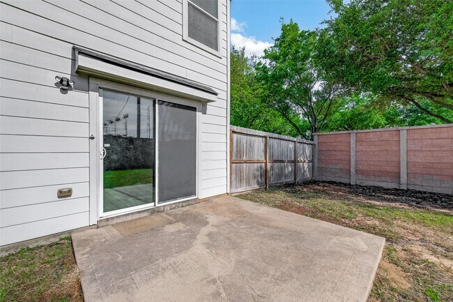 Building Photo - 7130 Cypress Pr Dr