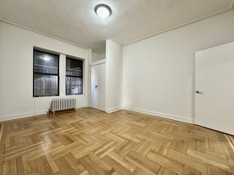 Building Photo - 664 W 163rd St