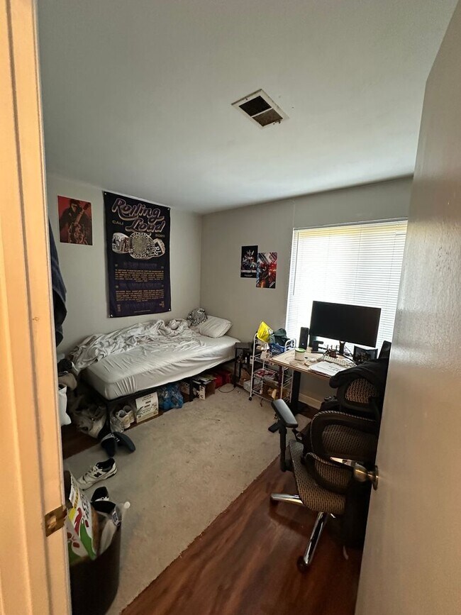 Building Photo - UT - 1205-D (New)