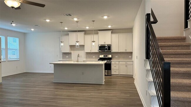 Building Photo - 2904 St Regis Dr