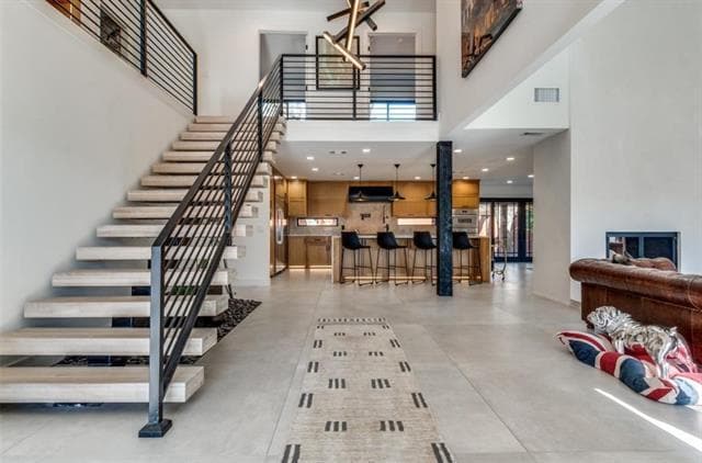 Building Photo - 9611 Fallbrook Dr