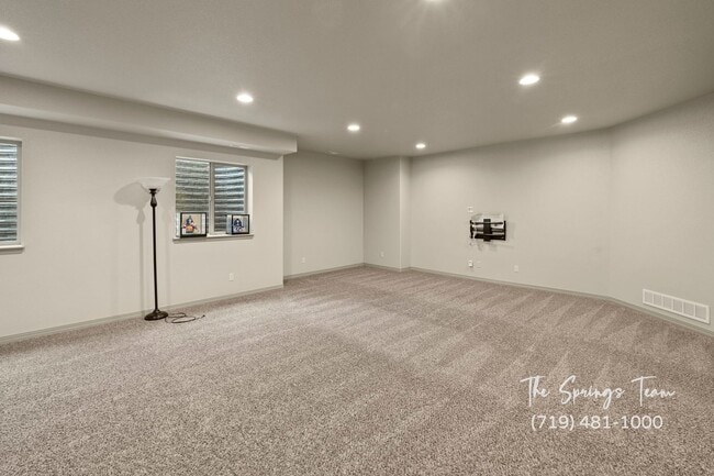 Building Photo - BEAUTIFUL 4BD + OFFICE MAIN-LEVEL LIVING H...