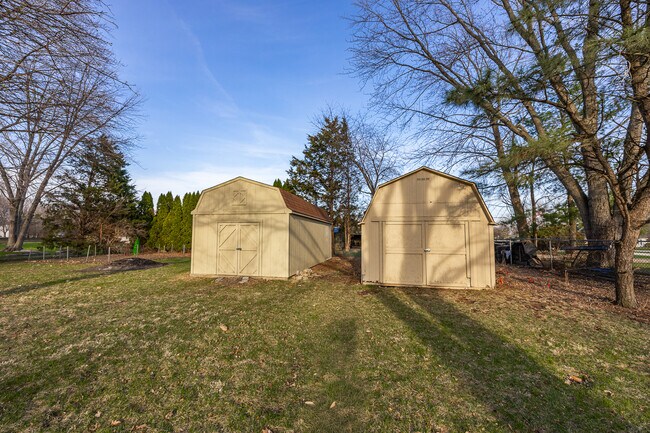 Building Photo - 12755 S Elizabeth Dr