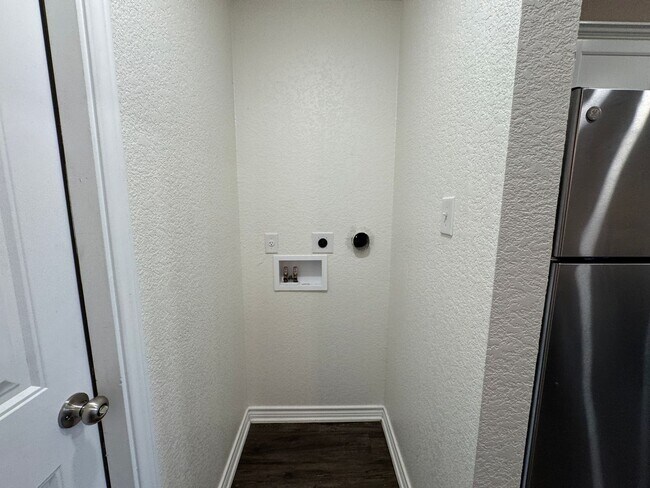 Building Photo - 1417 E Jasper Dr