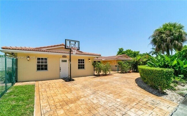 Building Photo - 601 N 44th Ave