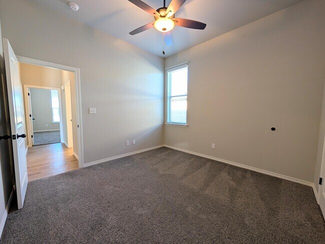 Building Photo - 9609 Hyden Ave