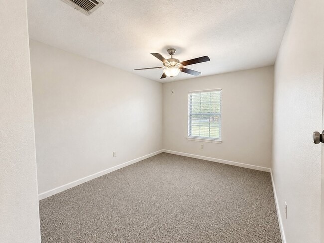 Building Photo - 1711 Dixon Ln