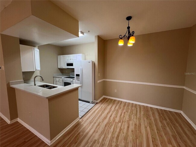 Building Photo - 14353 Fredricksburg Dr