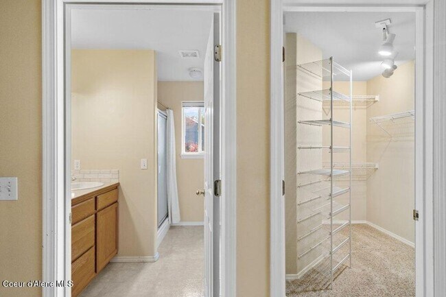 Building Photo - Coeur d' Alene Place!