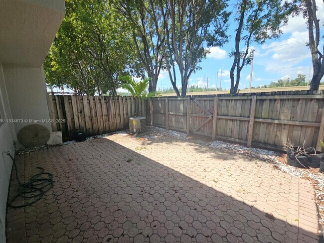 Building Photo - 5030 NW 116th Ct