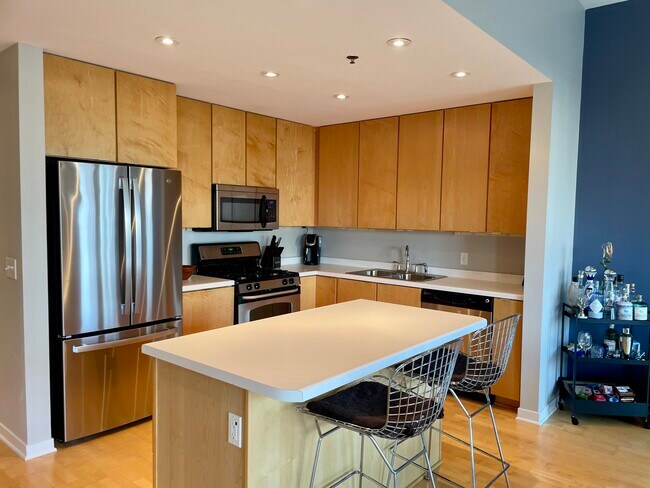 Building Photo - 929 Portland Ave