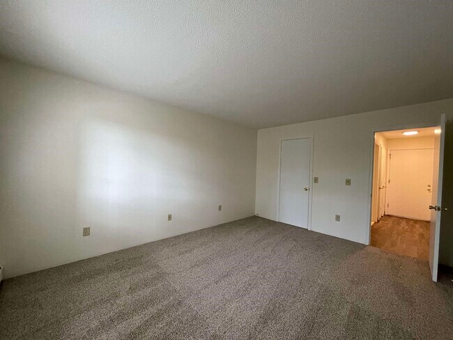 Building Photo - 379 Huse Rd