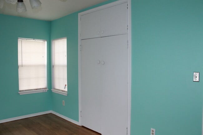 Building Photo - 1+ Acre - Choctaw-Nicoma Park Cutie!