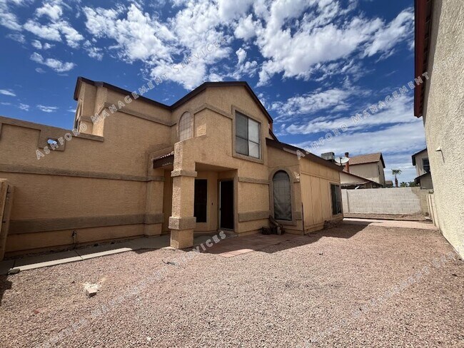 Building Photo - Charming 3 Bedroom, 2.5 Bath Home in North...