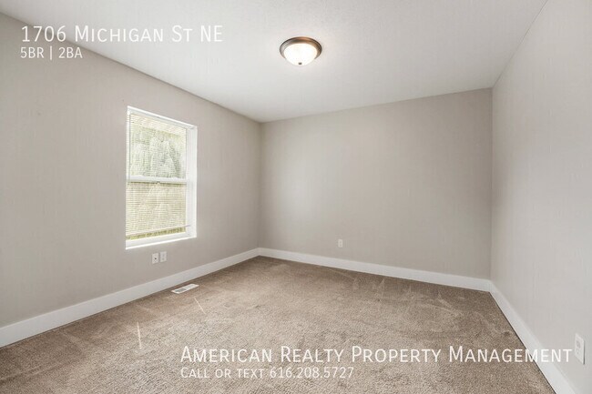 Building Photo - 1706 Michigan St NE