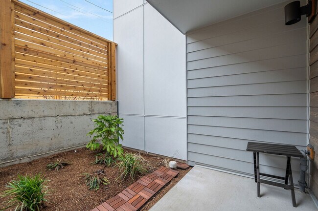 Building Photo - 4453 Aurora Ave N