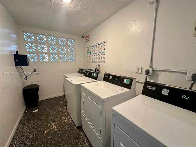 Building Photo - 529 SW 4th St