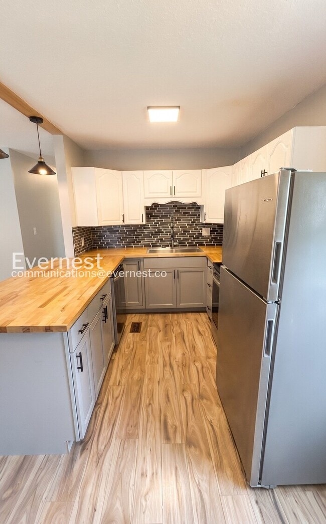 Building Photo - 3-Bed/2-Bath/Pet Friendly/Available Soon!