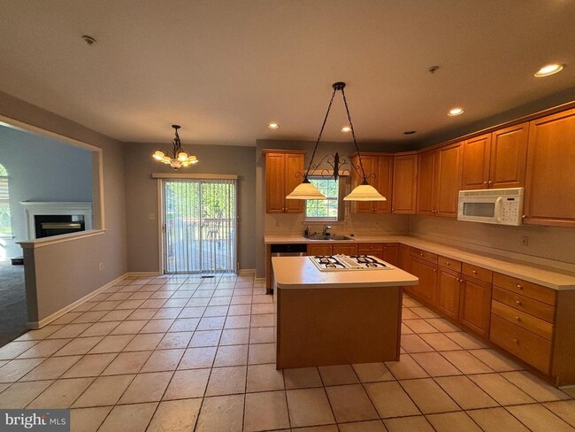 Building Photo - 721 Deer Creek Dr