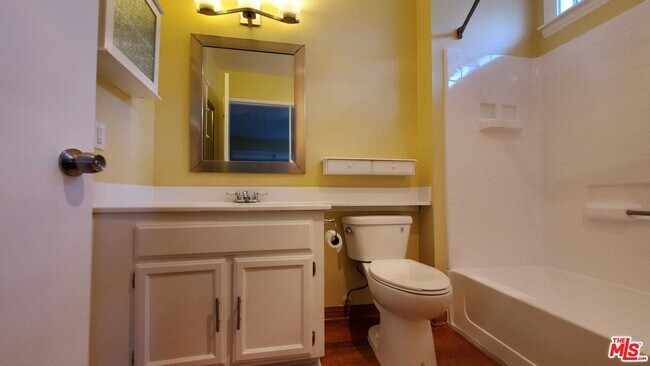 Building Photo - 7320 Balboa Blvd