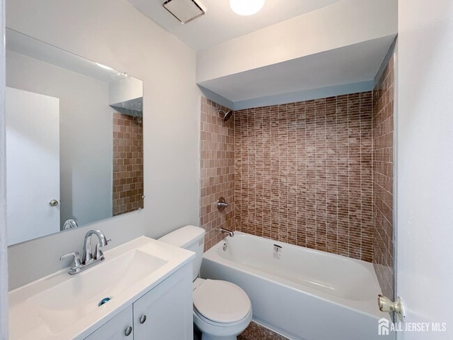 Building Photo - 3908 Birchwood Ct