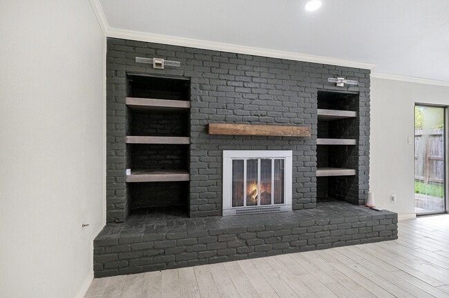 Building Photo - 10818 Hillcroft Ave