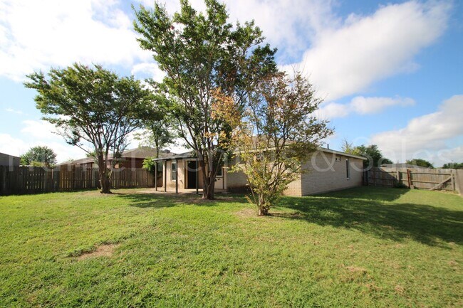 Building Photo - Charming 3-Bedroom Home Minutes from Fort ...