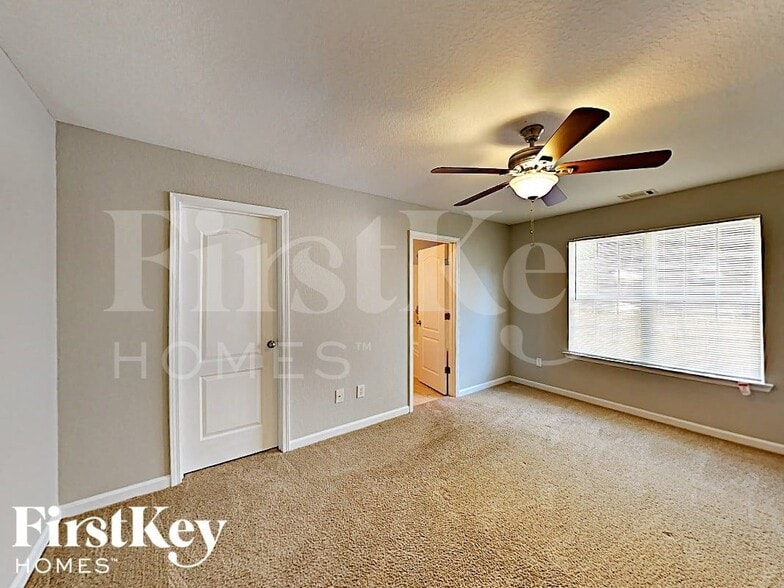 Building Photo - 355 Lakeside Point