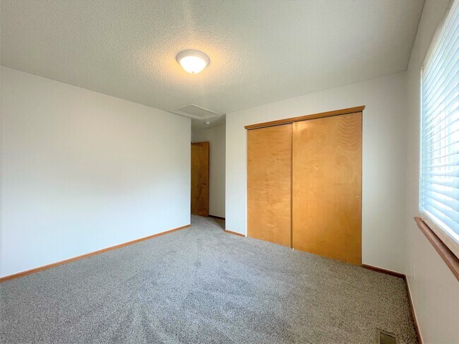 Building Photo - 5006 Bittercreek Dr