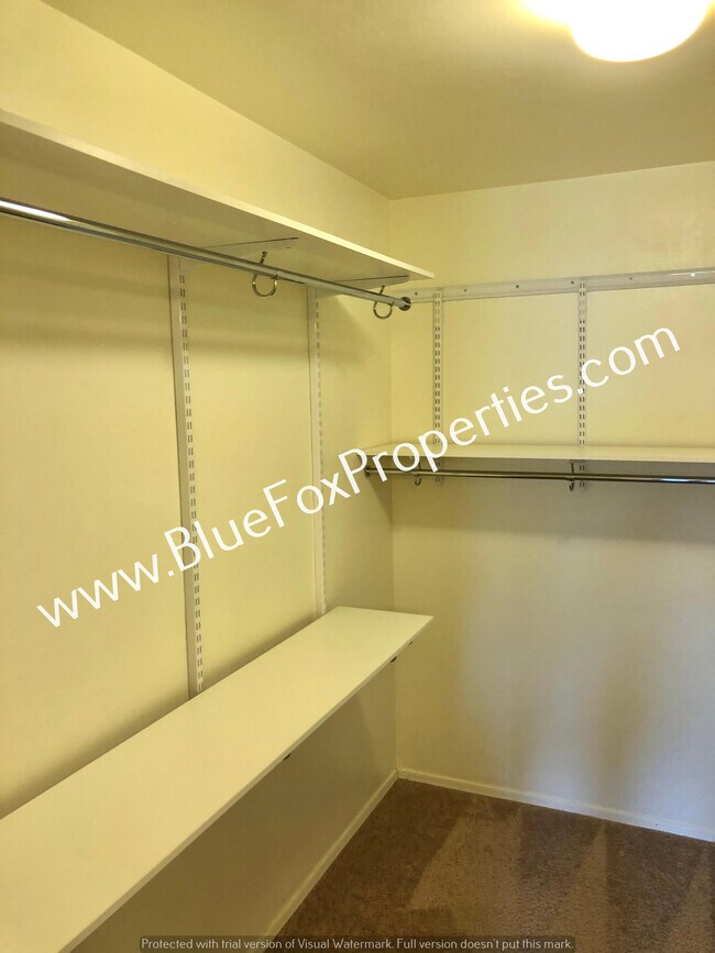 Building Photo - 9009 W Rolling Springs Dr