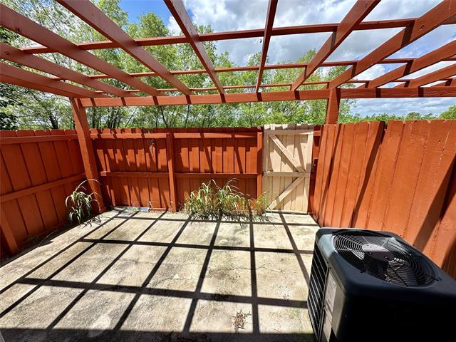 Building Photo - 809 Kingdom